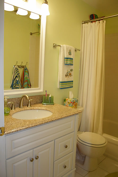 making a small kids bathroom work |